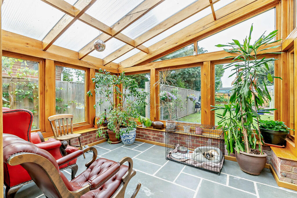 8651804-interior2...