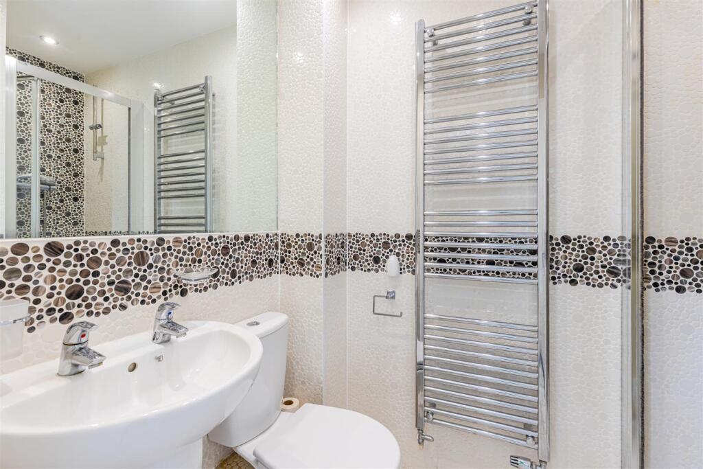 A18 - 4, Chillington, Helmers Way - 250908.jpg