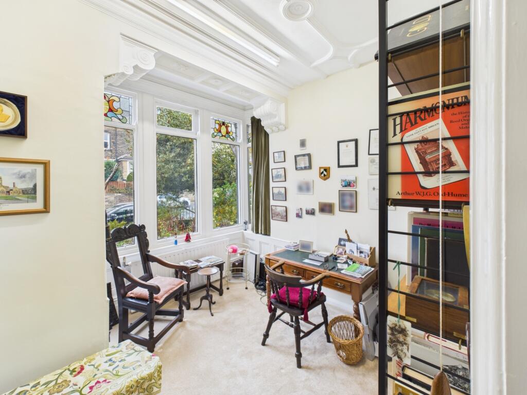 CAM04233G0-PR0042-STILL042