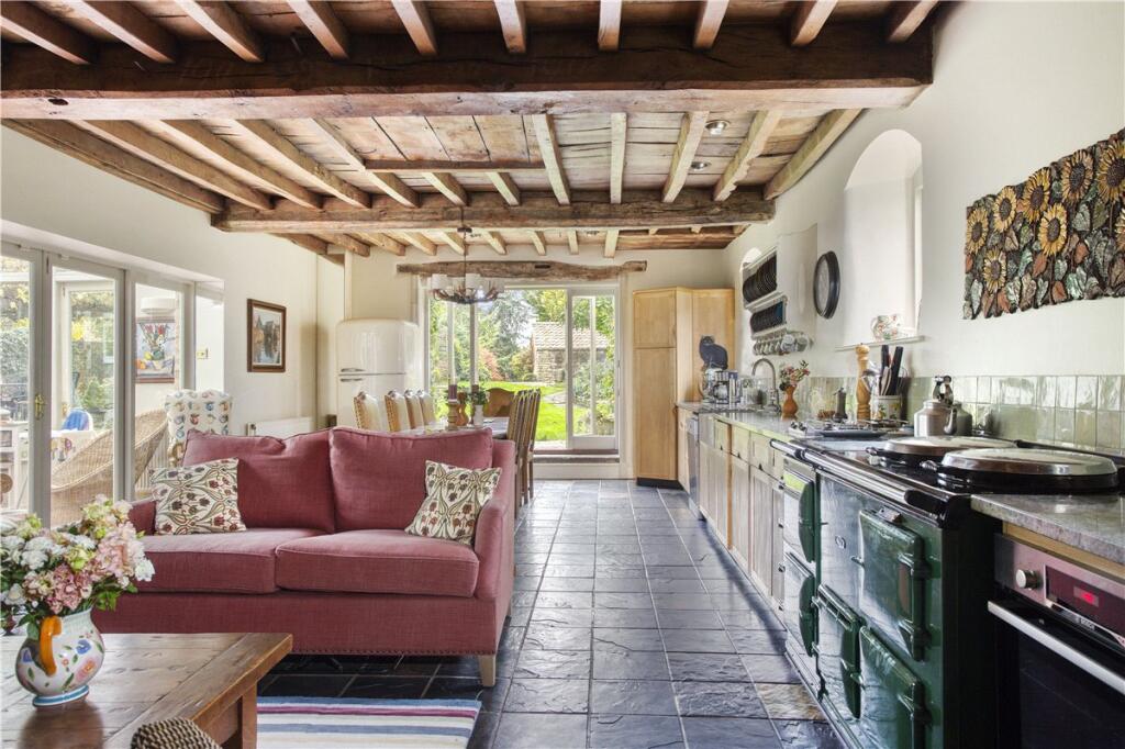 Kitchen/ Dining Room