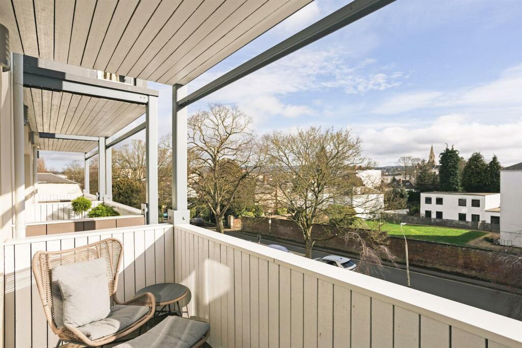 64846_21 Vittoria Walk Cheltenham- (22)_low.jpg