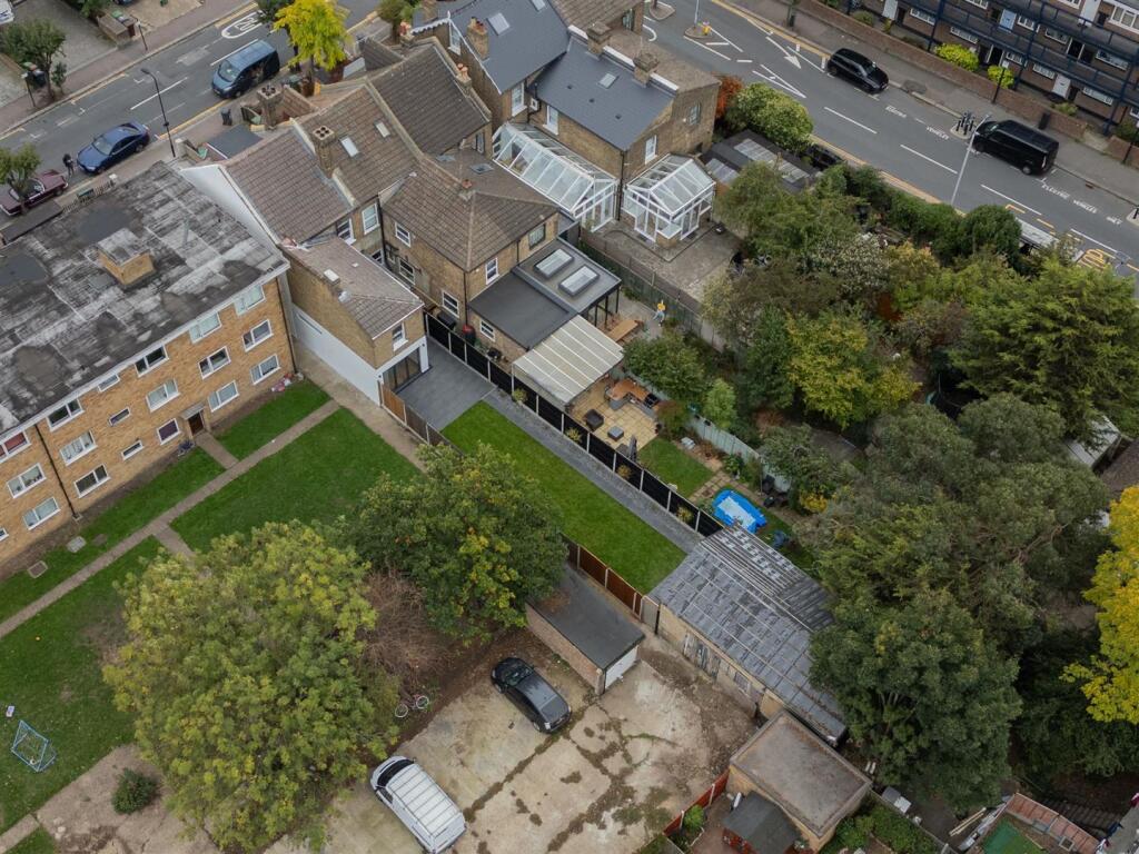 Hainault Road, E11