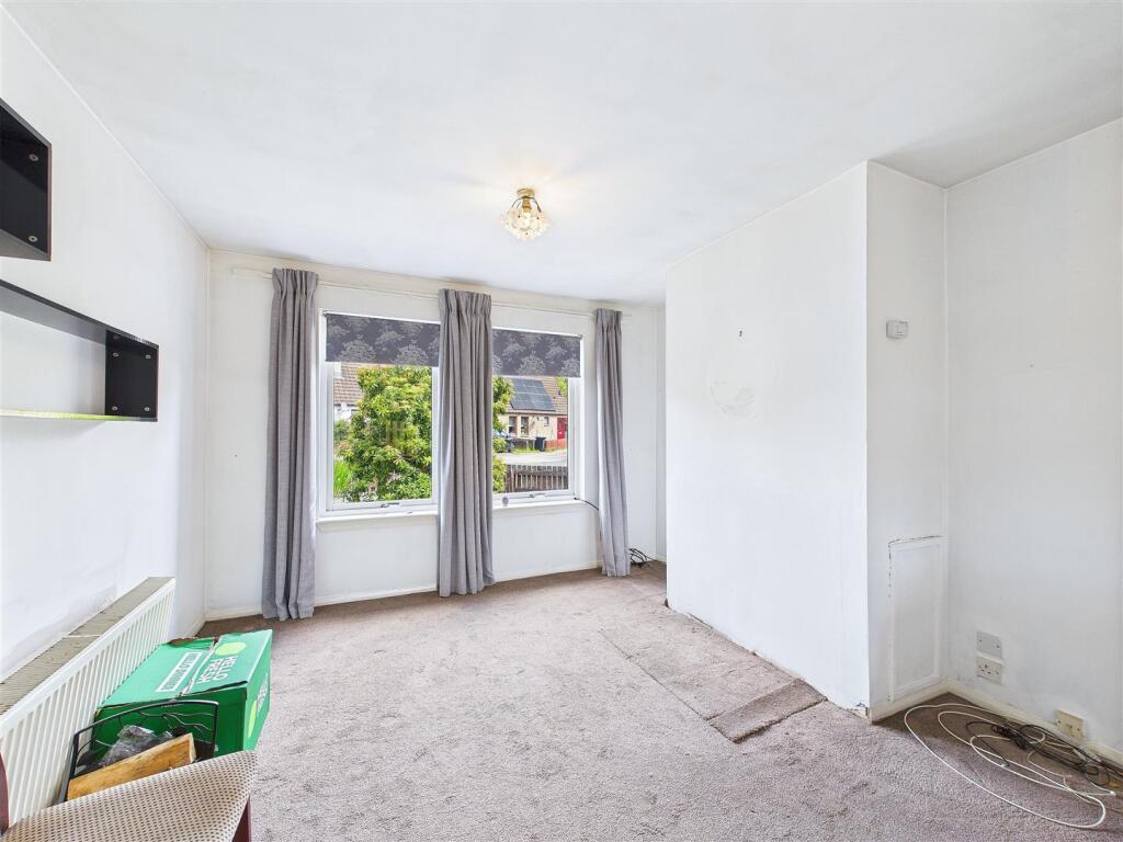 Sitting Room &amp; Dining Area