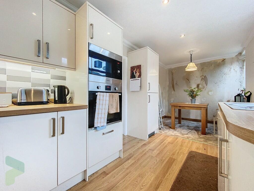 Fitted Dining Kit...