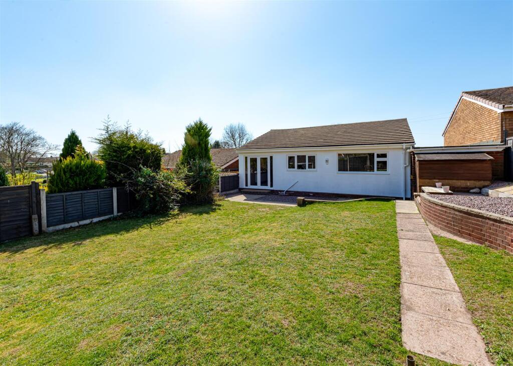 8 Fox Close-rear.jpg