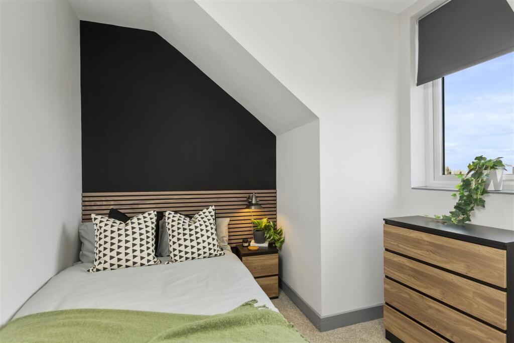 261131_33710901_I...