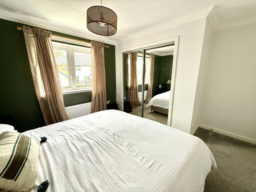 Bedroom 1b.JPG