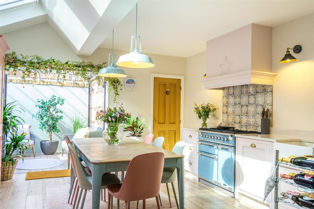 Thorpe St (11) kitchen.jpg