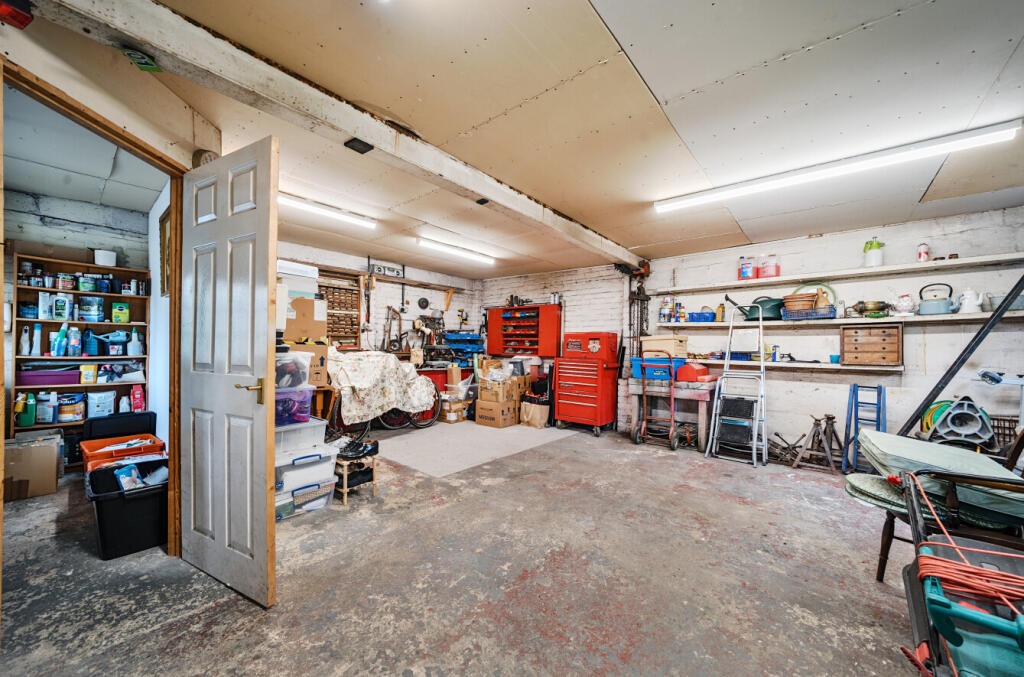 130342222684704f892a60