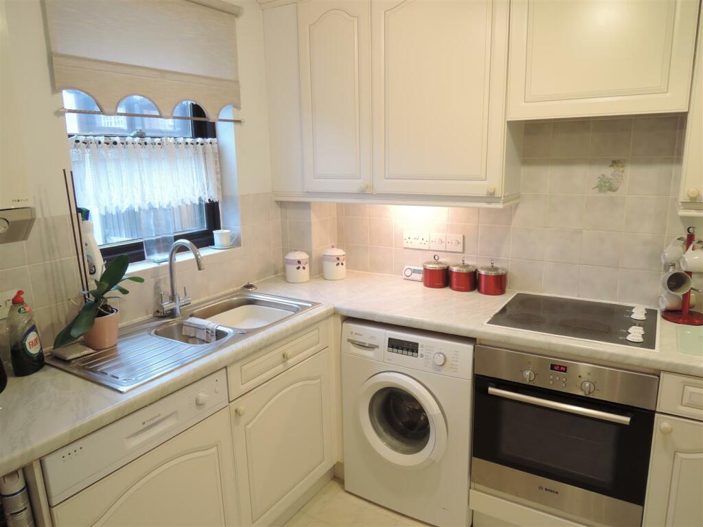 Kitchen: