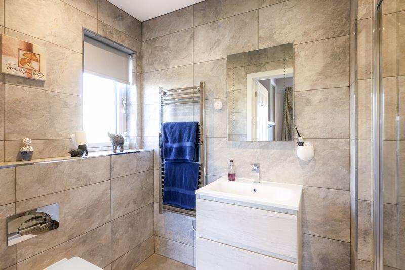 Bedroom 3 ensuite shower