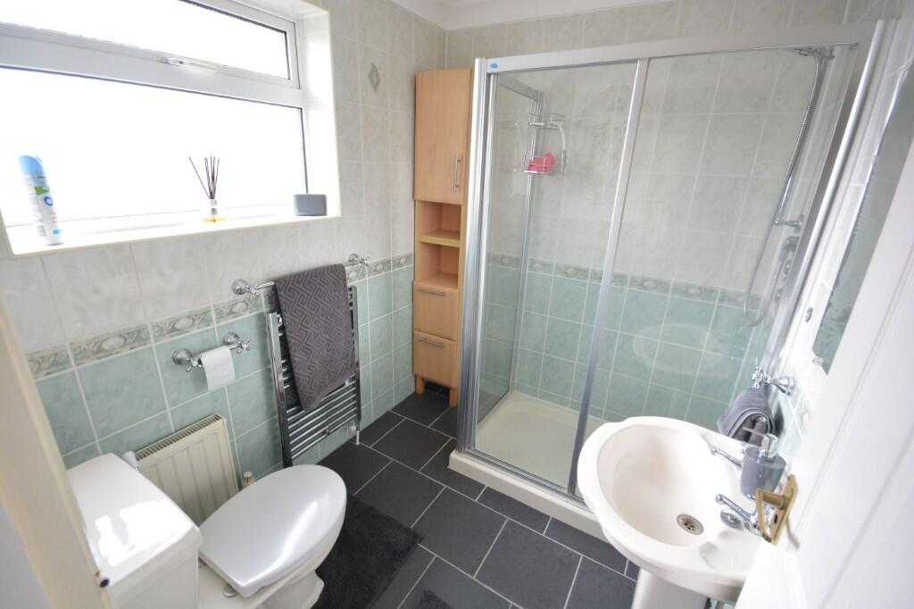 EN SUITE SHOWER ROOM