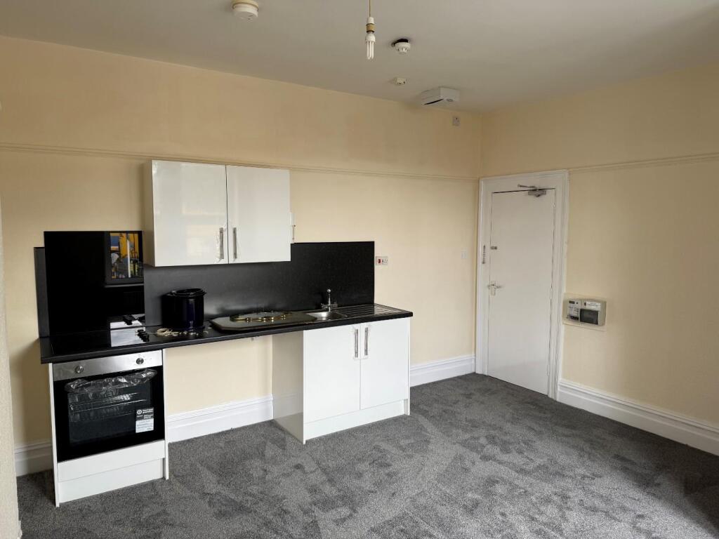 Kitchen 1.jpg