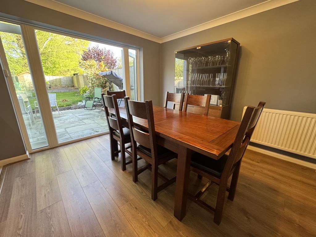 5 - Dining area.jpg