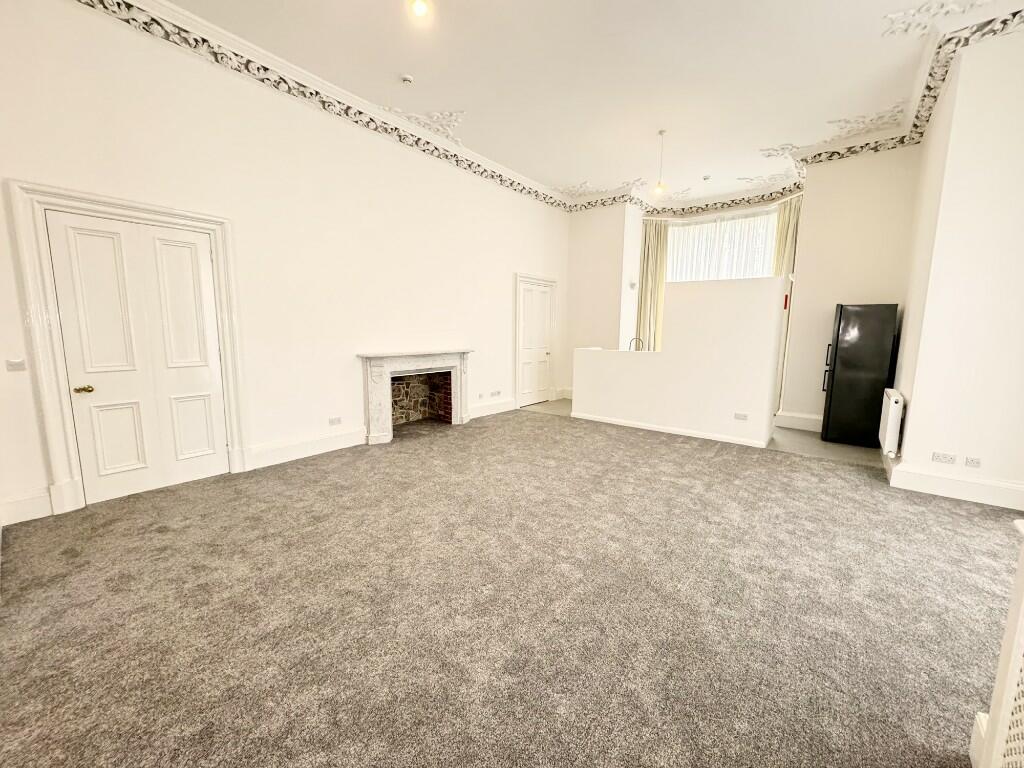 Lounge 1