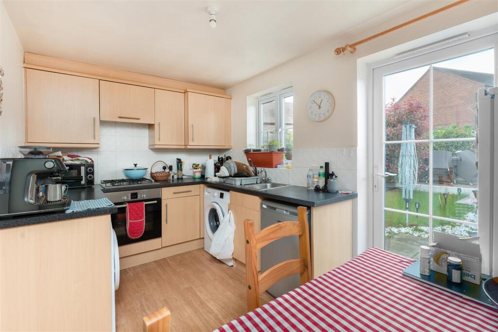 47 Winter Gardens Way, Banbury-8.jpg