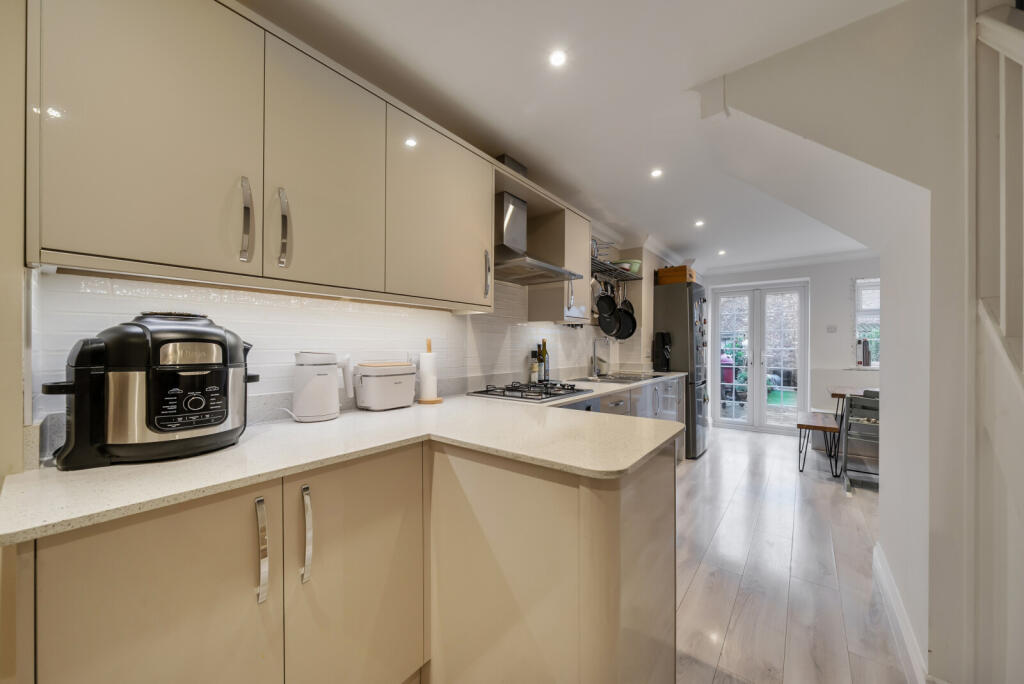 1385253-16-692839...