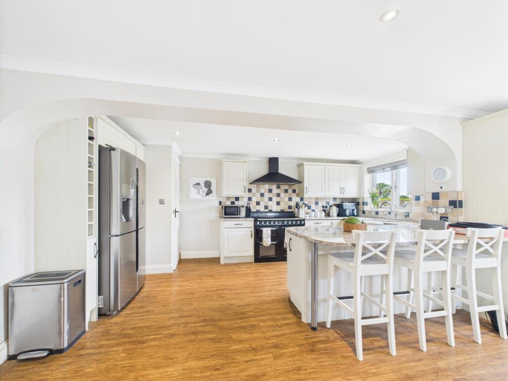 CAM02023G0-PR0150-STILL037