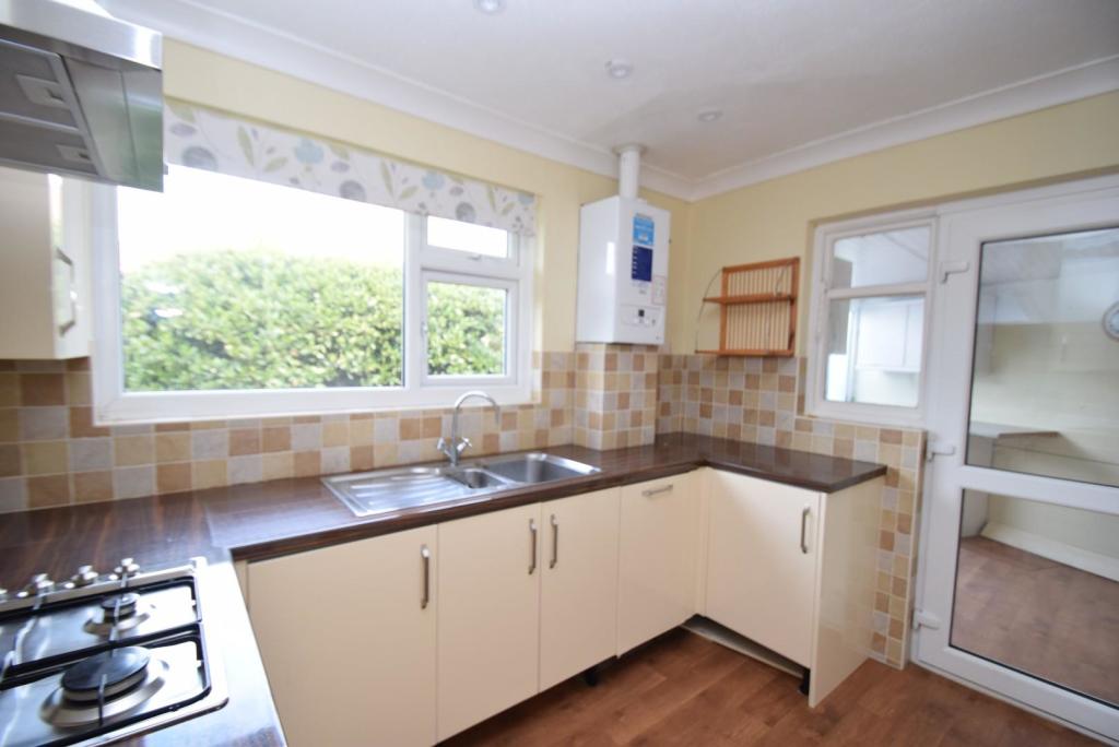 8 The Grove Kitchen 2.JPG