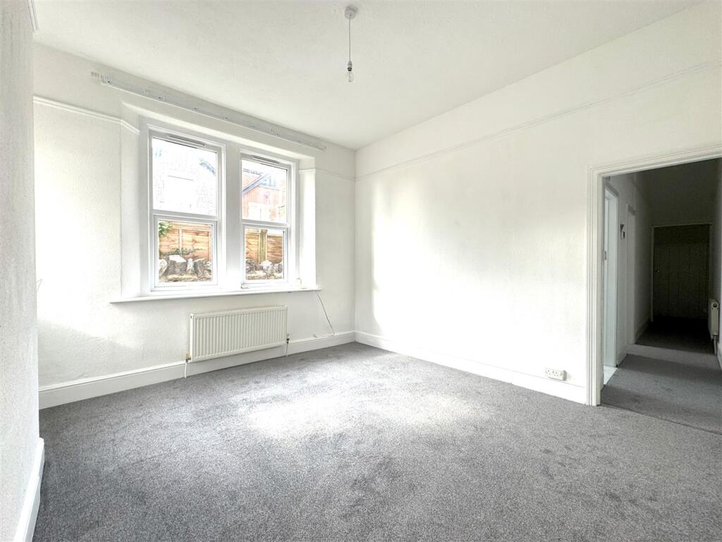 Lounge 2.jpg