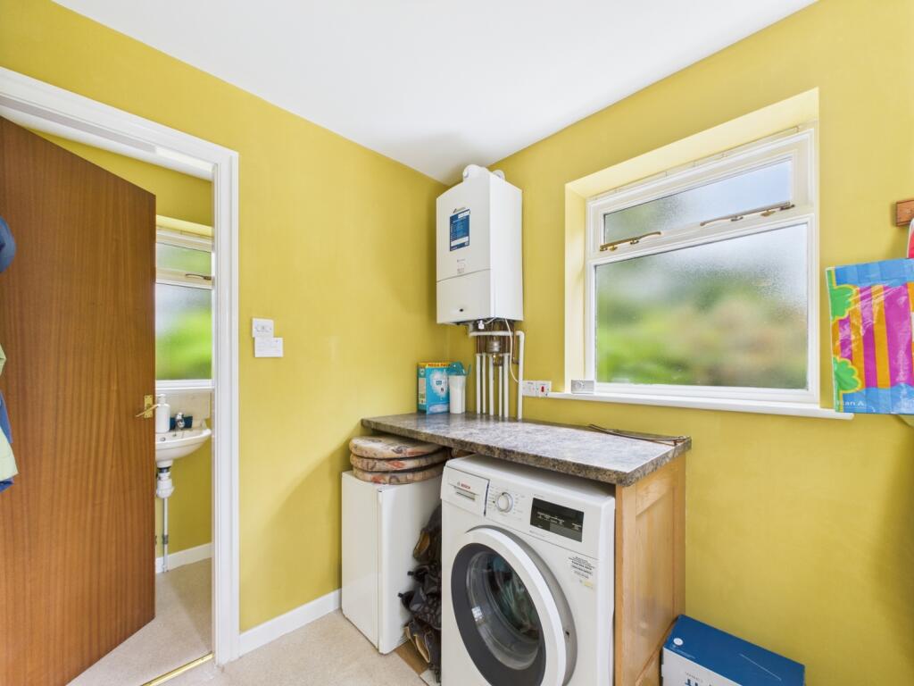 CAM02386G0-PR0138-STILL035