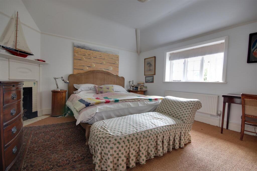 Bedroom 4.jpg