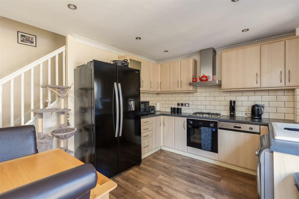 Pickwick Close 19 Kitchen Dining Room-2.jpg