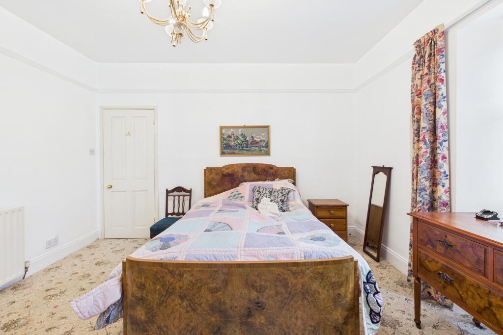 CAM04201G0-PR0068-STILL006