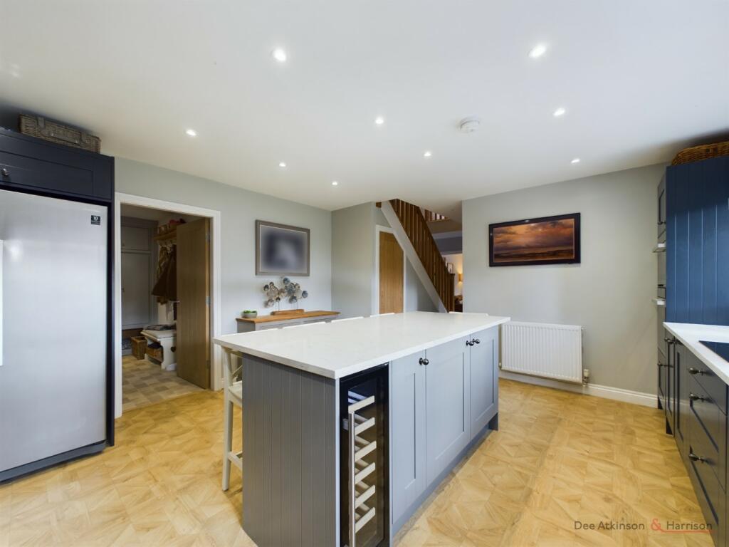 Kitchen/Breakfast Area
