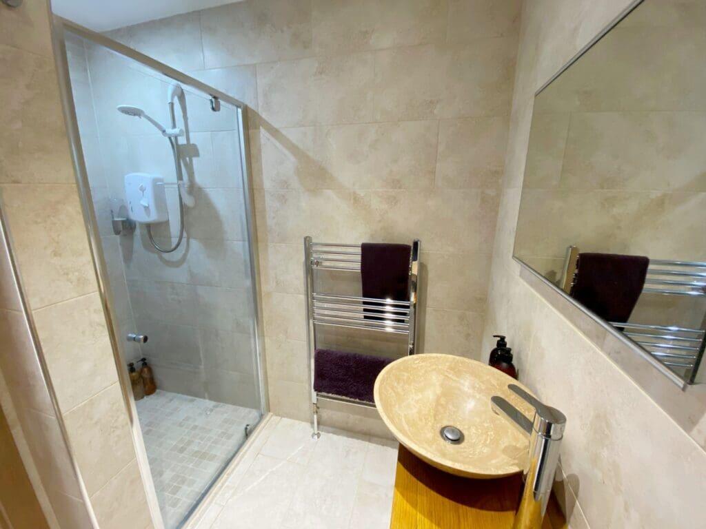 SHOWER ROOM