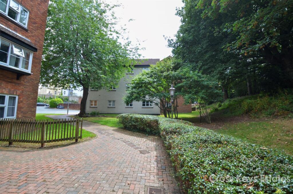 Communal Garden/Parking