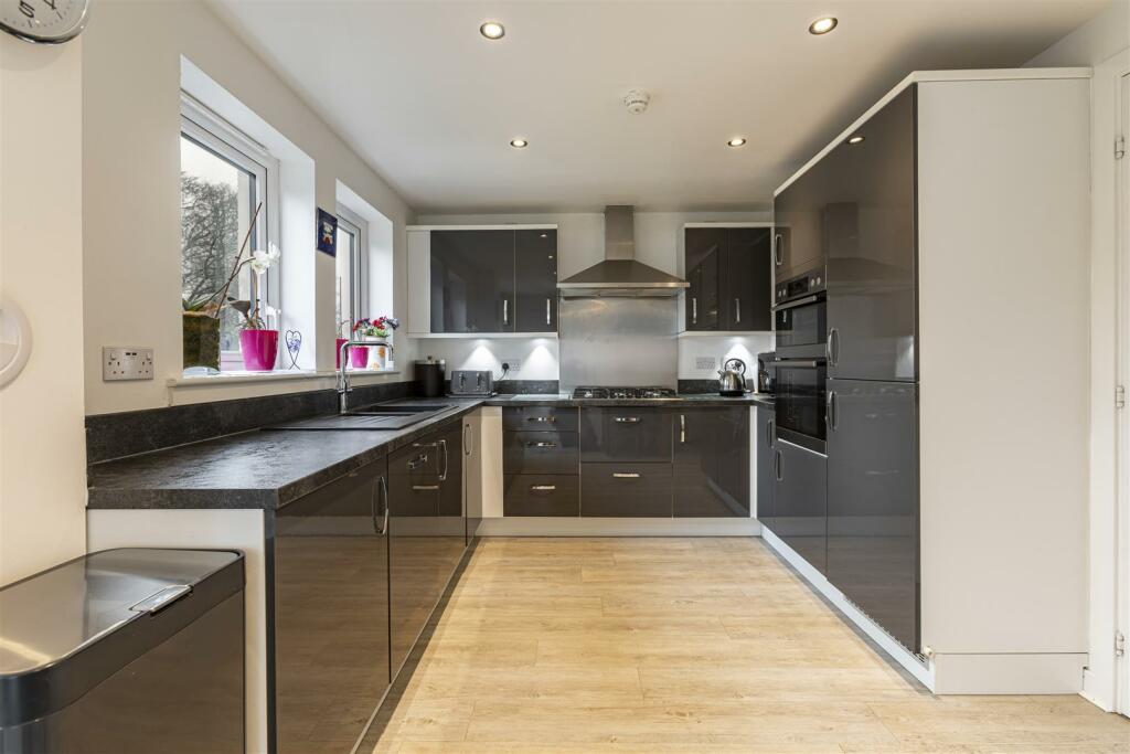 8 Knoll Park Drive Galashiels 21.JPG