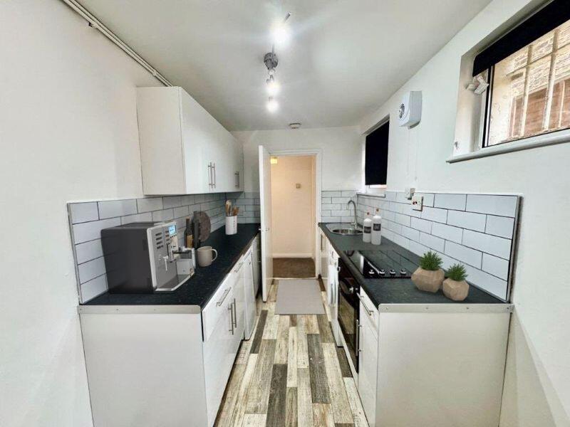 Kitchen (furnishings and accessories ...
