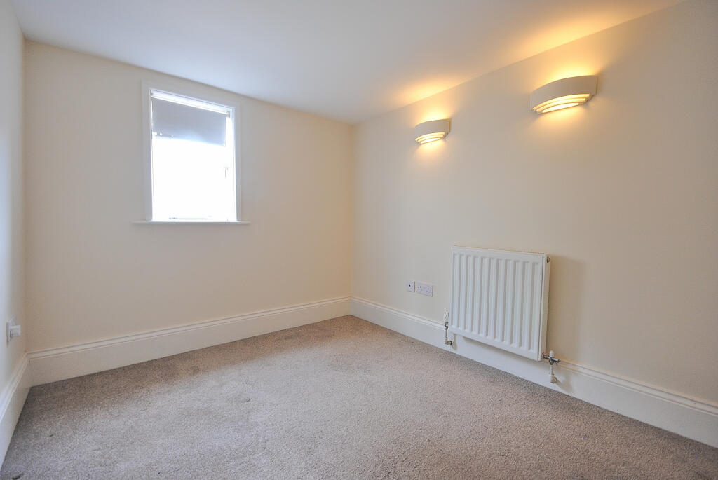 flat 2, 22a north st