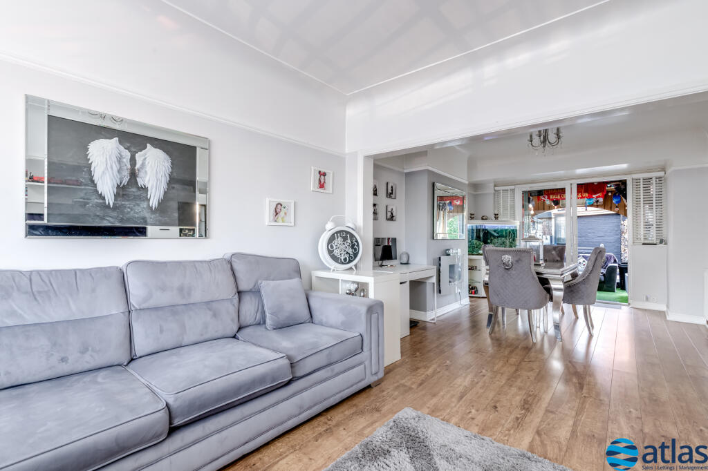 Lounge / Dining Area