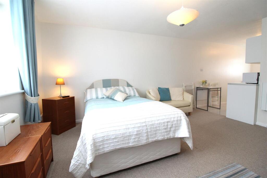 3 Dane Court - Living Room - 3 New 2020.JPG