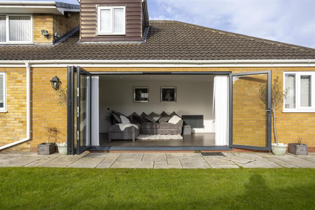 11_Thornwood_Covert_Externals_5.jpg