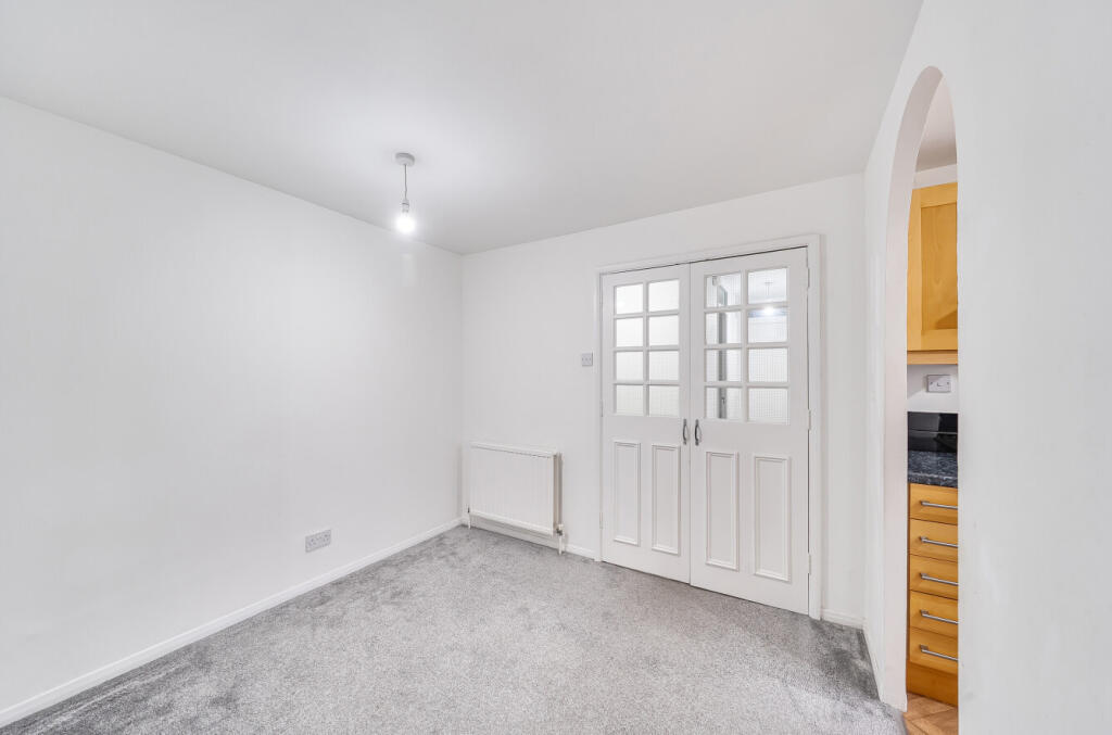 1388731-6-693837f...