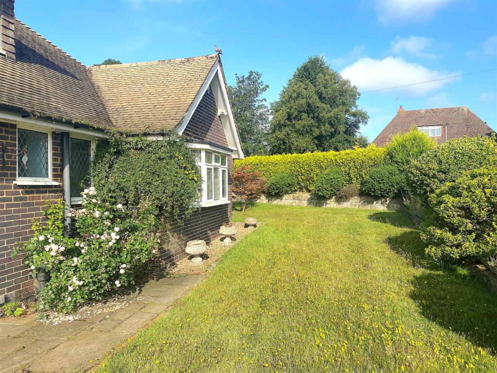 14 Ravens Close - Front Garden2.jpg