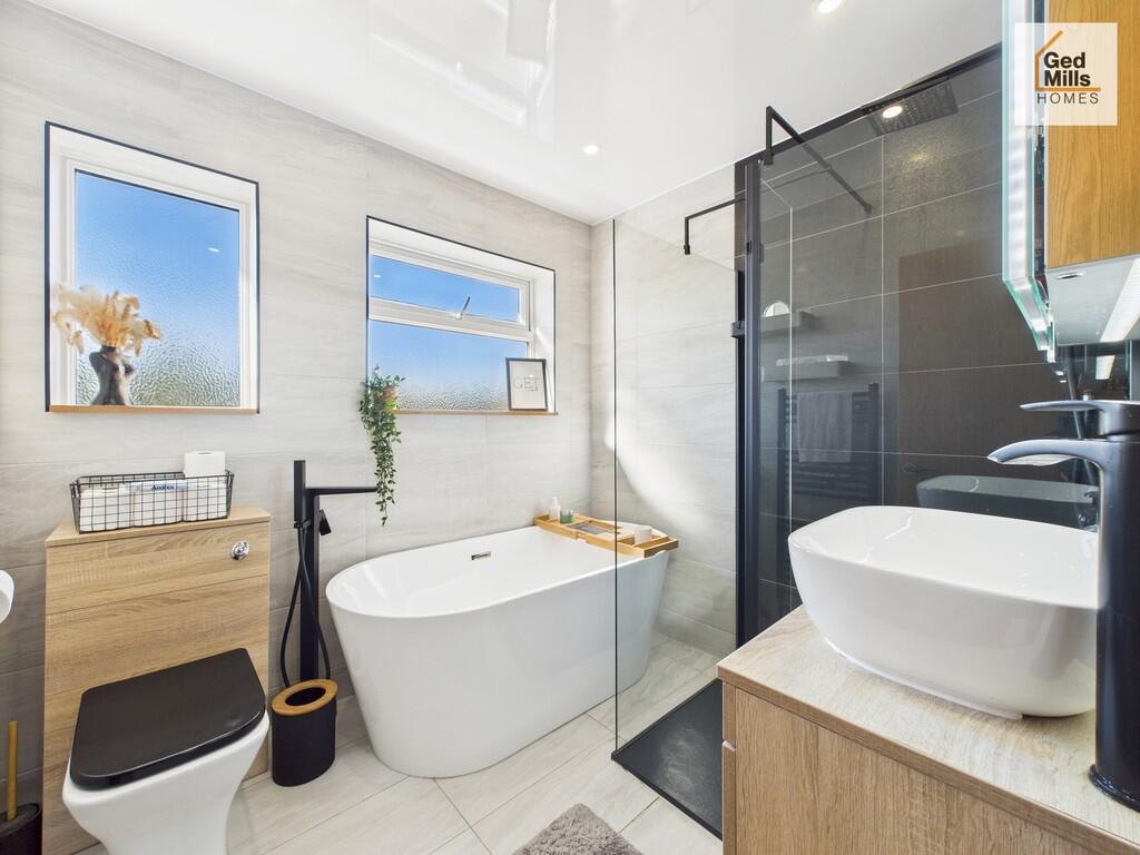 CAM04261G0-PR0095...