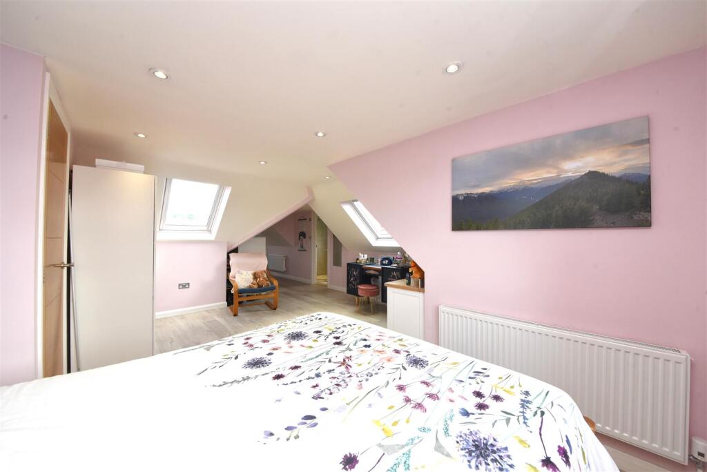 2_Elmwood_Court_Pic_6.jpg