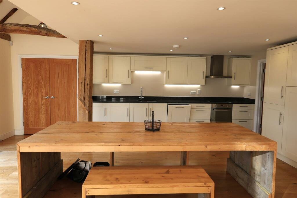 OPEN PLAN KITCHEN