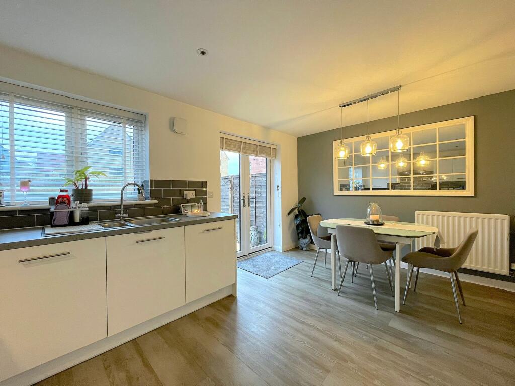 Kitchen/Dining Room (3)