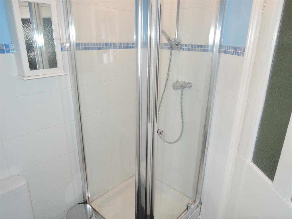 Shower Room: