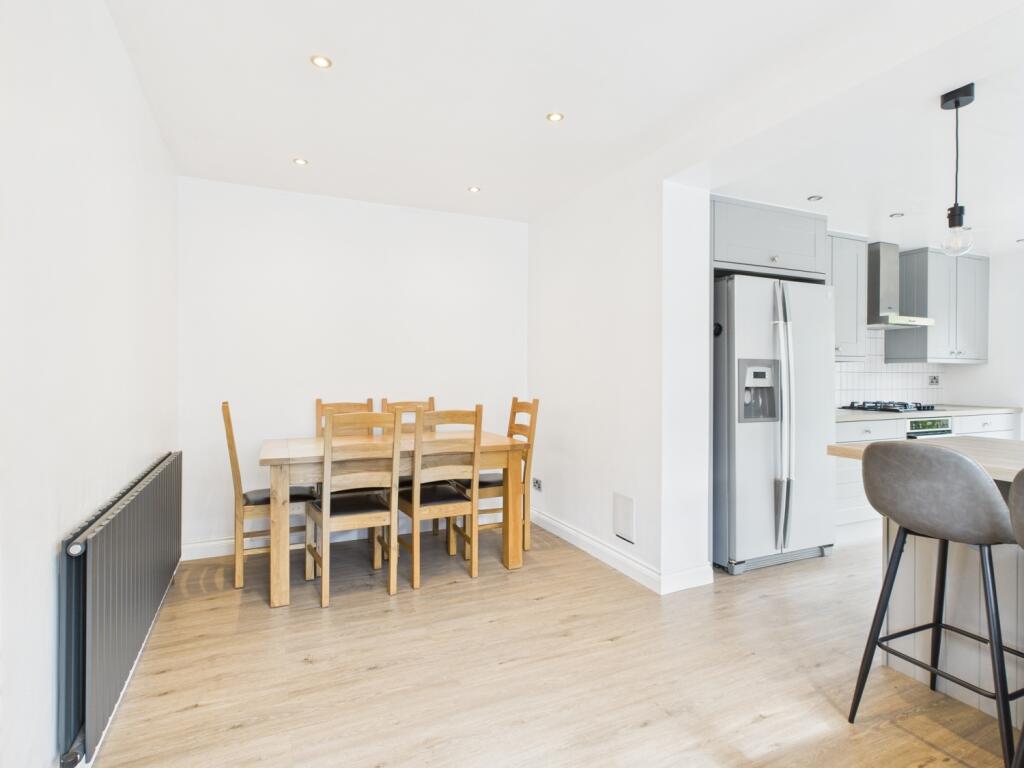 CAM04634G0-PR0045-STILL005