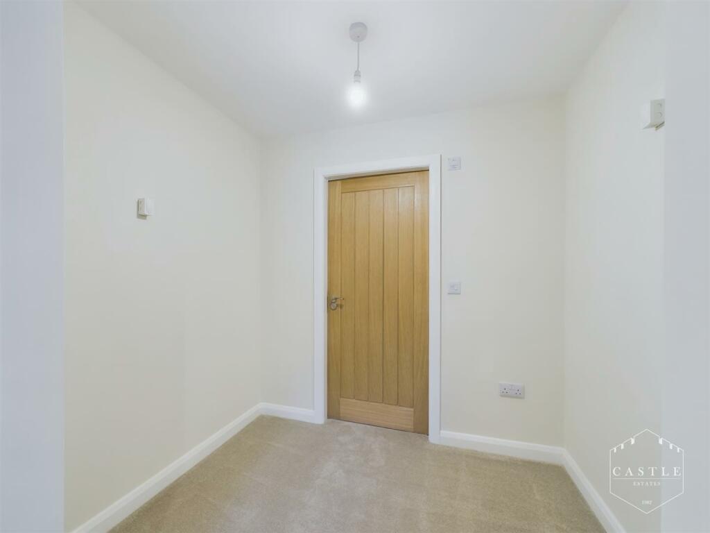 ENSUITE DRESSING ROOM