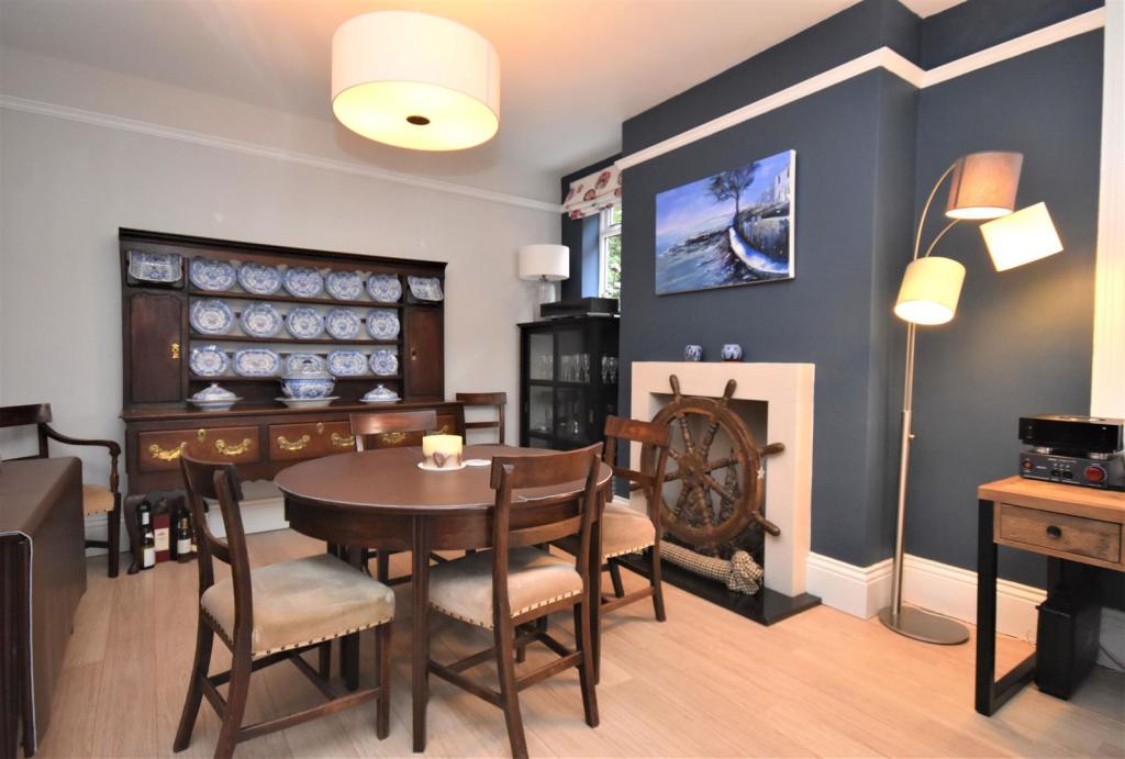 Dining Area.JPG