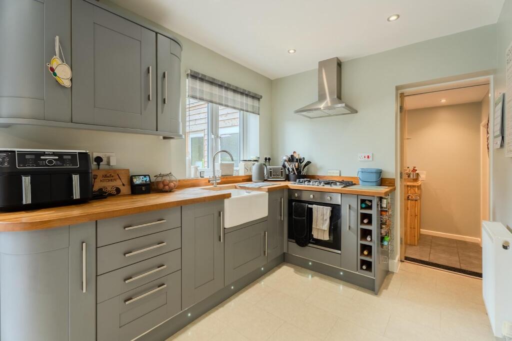 Eaton Crescent-13.jpg