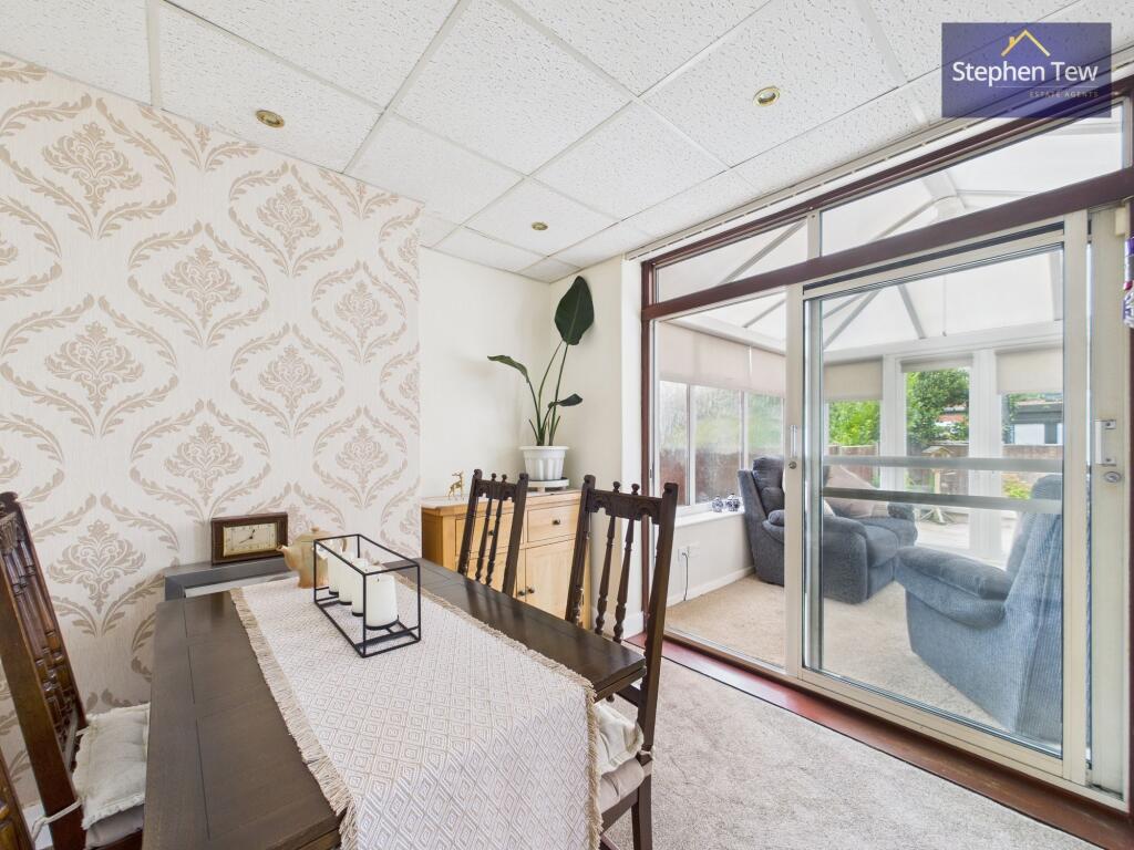 Kitchen/ Dining Room