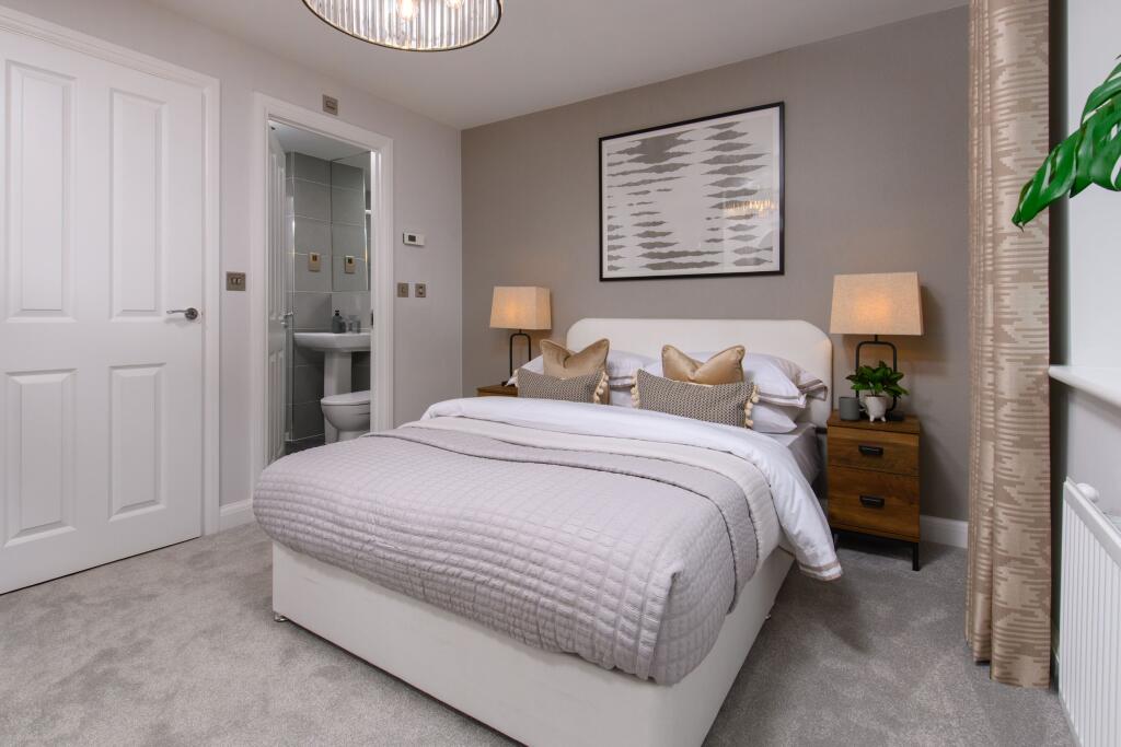 Inside view Kingsville en suite main bedroom